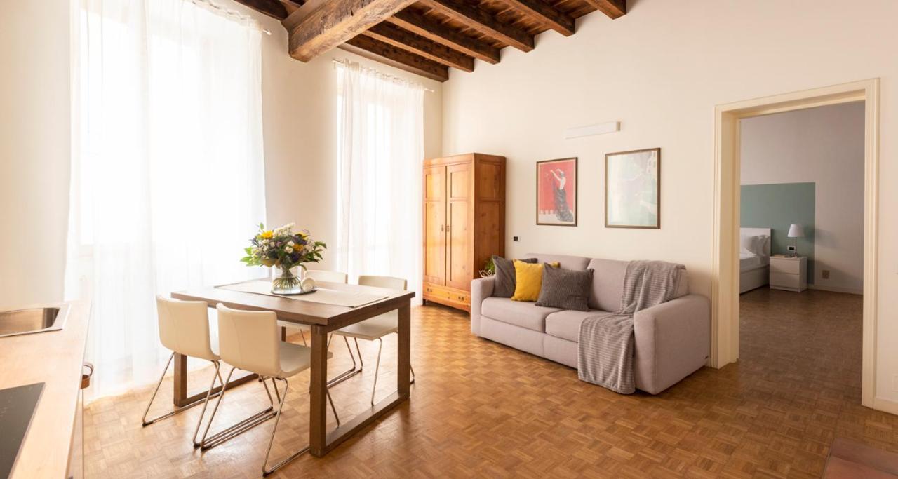 Charming Joivy Flat Next To Duomo Di Como Buitenkant foto