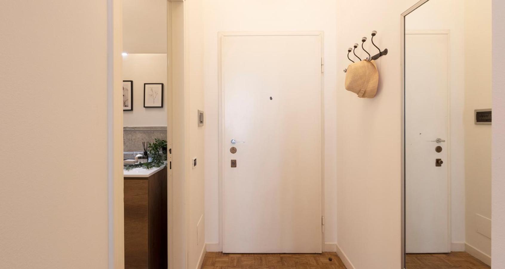 Charming Joivy Flat Next To Duomo Di Como Buitenkant foto